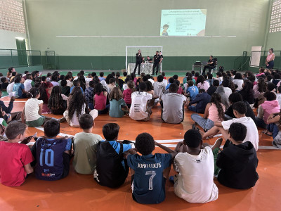Foto 2 de 3 - Polícia na escola - Operação caminhos abertos