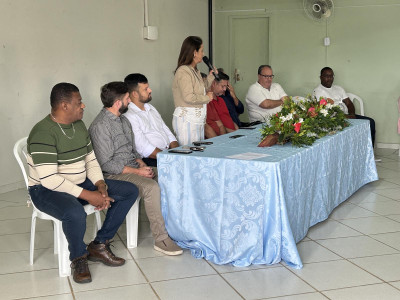 Foto 3 de 9 - Novos Servidores Tomam Posse em Concurso Público de São José do Calçado em Solenidade na Secretaria de Educação