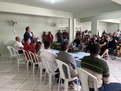 Foto 5 de 9 - Novos Servidores Tomam Posse em Concurso Público de São José do Calçado em Solenidade na Secretaria de Educação