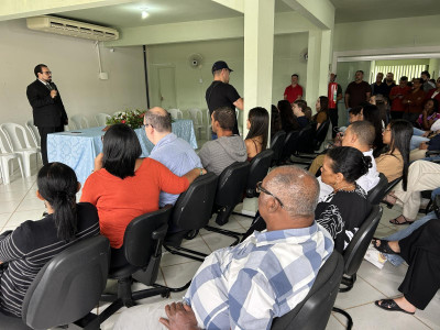 Foto 6 de 9 - Novos Servidores Tomam Posse em Concurso Público de São José do Calçado em Solenidade na Secretaria de Educação