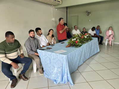 Foto 7 de 9 - Novos Servidores Tomam Posse em Concurso Público de São José do Calçado em Solenidade na Secretaria de Educação