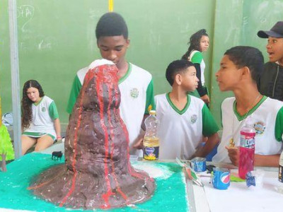 Foto 2 de 3 - Secretaria de Educação de São José do Calçado realiza Feira de Ciências na E.M. Manoel Franco