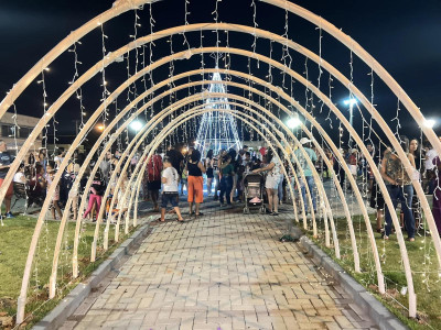 Foto 1 de 4 - Prefeitura de São José do Calçado inaugura iluminação do “Natal Encantado” na praça Pedro Vieira