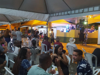 Foto 4 de 4 - Secretaria de Obras finaliza o cercamento do "Canteiro das Noivas" da Praça Pedro Vieira