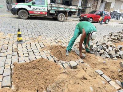 Foto 1 de 1 - Prefeitura de Calçado inicia reforma do calçamento do Centro