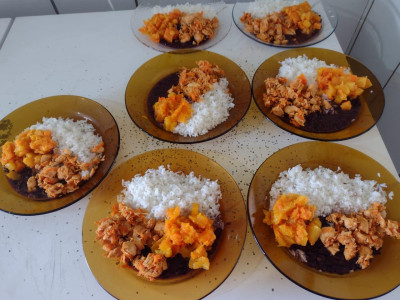 Foto 1 de 2 - Secretaria de Educação de Calçado prioriza a agricultura familiar na merenda das escolas da Rede Municipal de Ensino