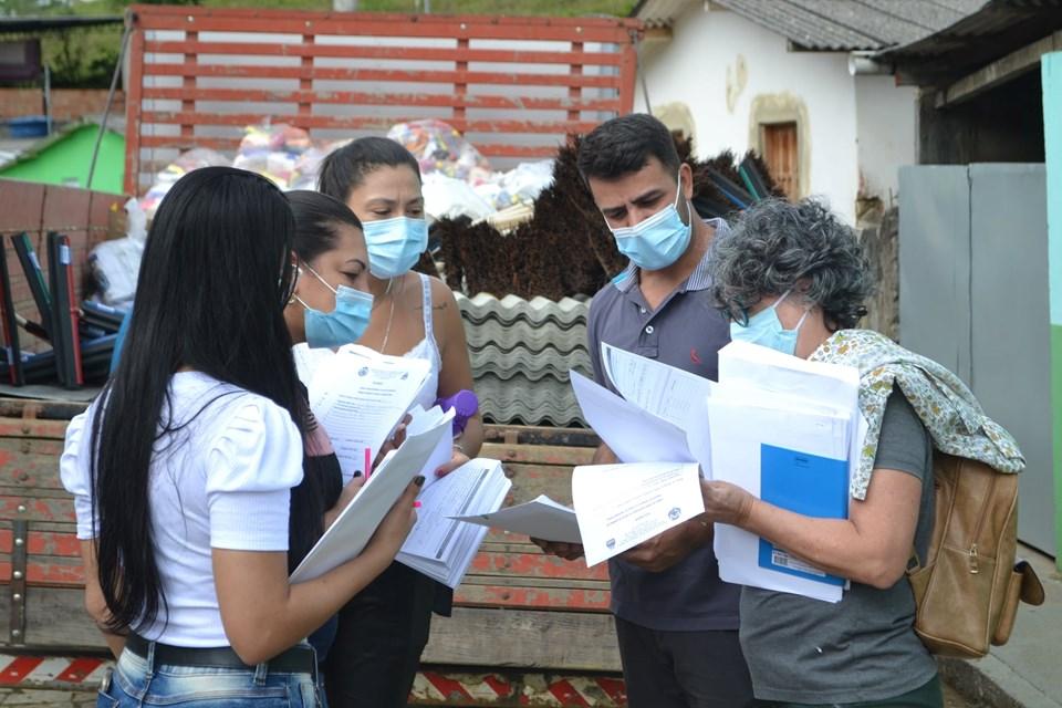 A AJUDA CHEGOU A QUEM PRECISA: PREFEITURA DISTRIBUI TELHAS, KITS DE LIMPEZA E CESTAS BÁSICAS ÀS FAMÍLIAS DA ZONA RURAL