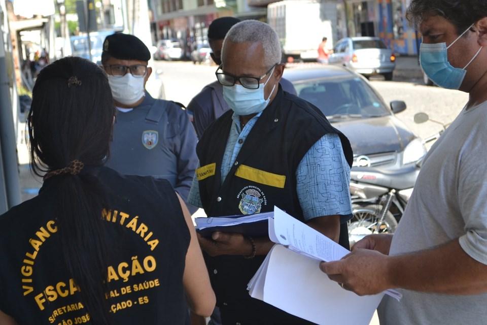 DESCUMPRIMENTO: VIGILÂNCIA SANITÁRIA NOTIFICA ESTABELECIMENTO APÓS DENÚNCIA