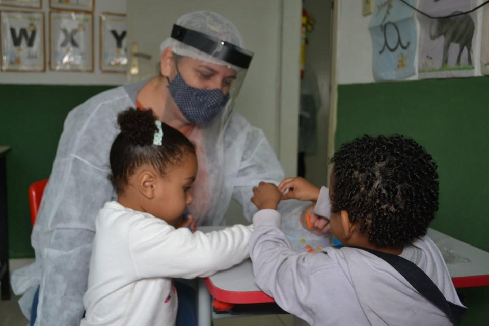 É HORA DE APRENDER BRINCANDO COM SEGURANÇA: ALUNOS DO MATERNAL RETORNAM ÀS ESCOLAS