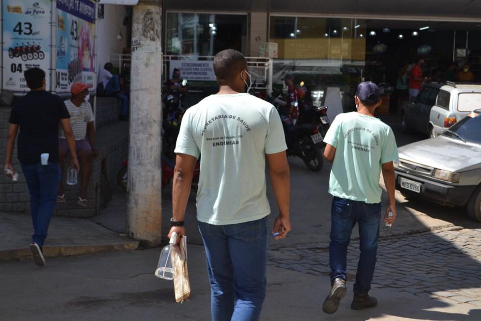 EQUIPES DE SAÚDE ATUAM NA PREVENÇÃO DA COVID-19 NAS ÁREAS MAIS VULNERÁVEIS DA CIDADE