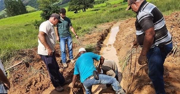 ESTRADAS DO JACÁ RECEBEM NOVAS MANILHAS