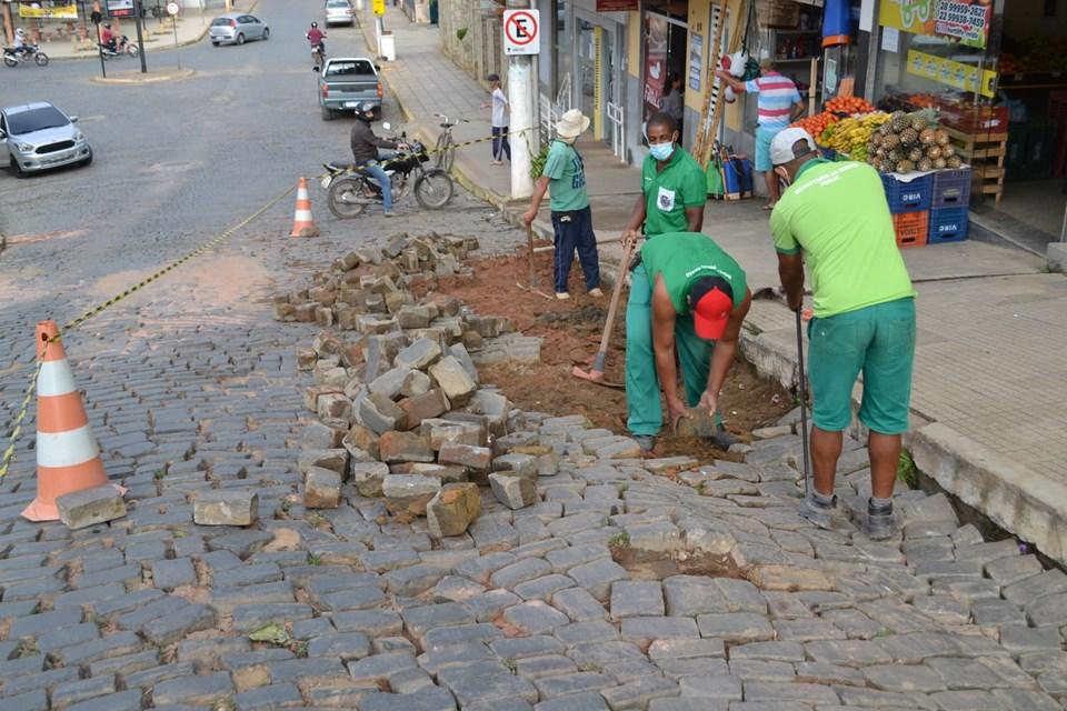 OPERAÇÃO TAPA BURACO: RUAS CONTINUAM SENDO RECONSTRUÍDAS EM SÃO JOSÉ DO CALÇADO