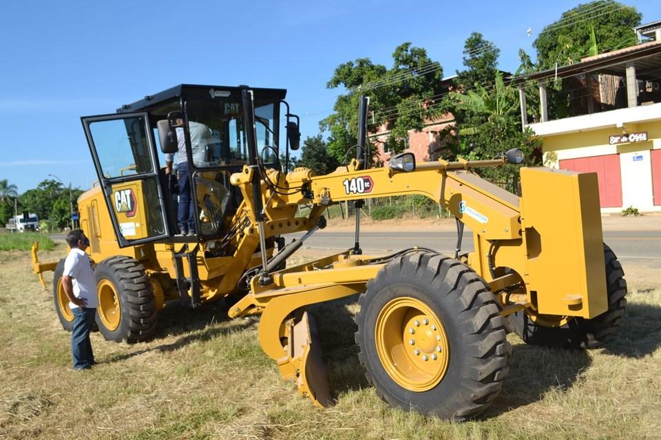 PATRULHA RURAL: PREFEITURA CONTA COM APOIO DE TRÊS MÁQUINAS PARA OBRAS DE MANUTENÇÃO