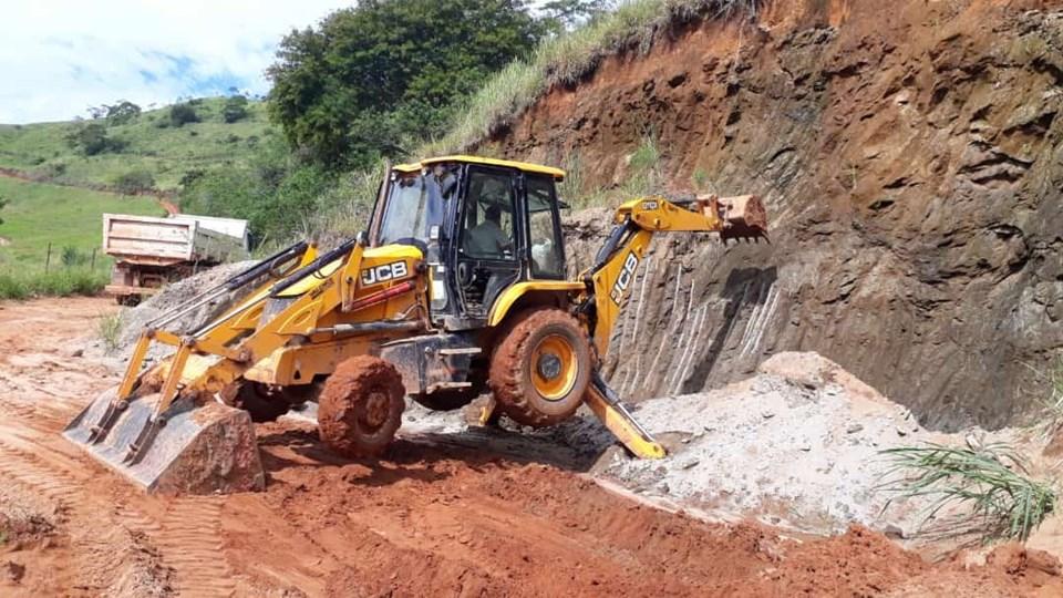 SECRETARIA DE OBRAS REALIZA TRABALHO DE RECUPERAÇÃO DAS ESTRADAS RURAIS NA SERRA DO JACÁ.