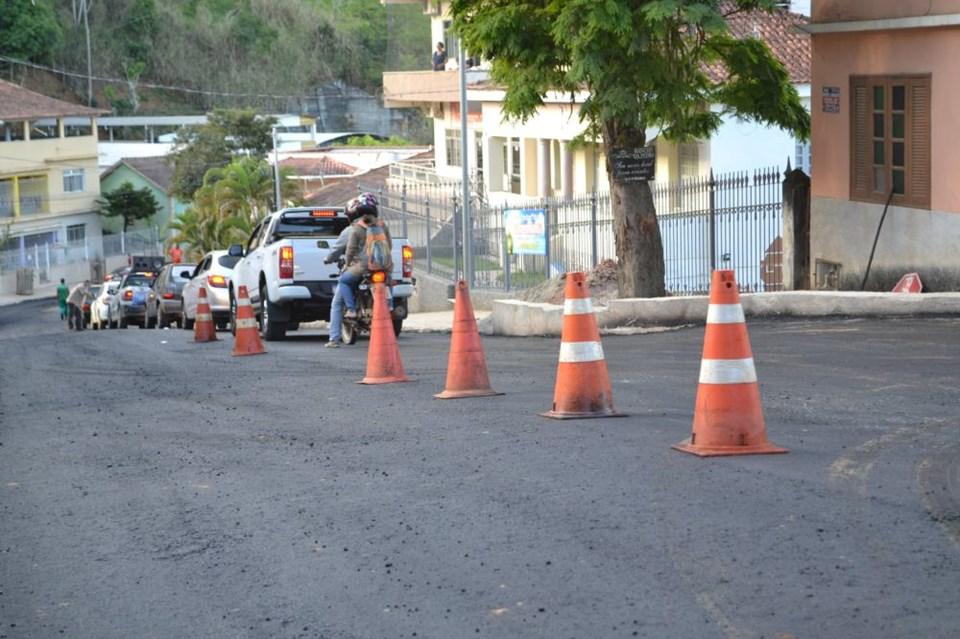 ÚLTIMA ETAPA FINALIZADA: PREFEITURA CONCLUI ASFALTAMENTO DAS RUAS ROMÃO BATISTA E MANOEL FERREIRA MARQUES