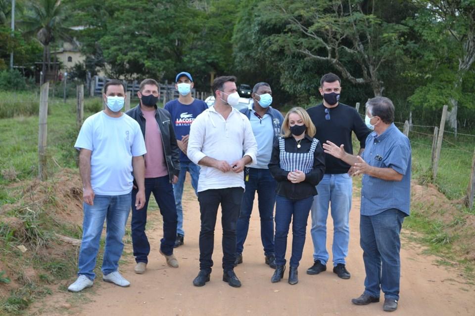 VISITA IMPORTANTE: PREFEITO APRESENTA AOS VEREADORES OS LOCAIS QUE SERÃO CONSTRUÍDOS O POLO INDUSTRIAL E UM PARQUE NATURAL