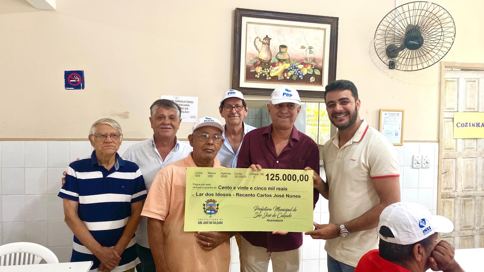 Lar dos Idosos - Recanto Carlos José Nunes recebe cheque simbólico da Prefeitura de São José do Calçado
