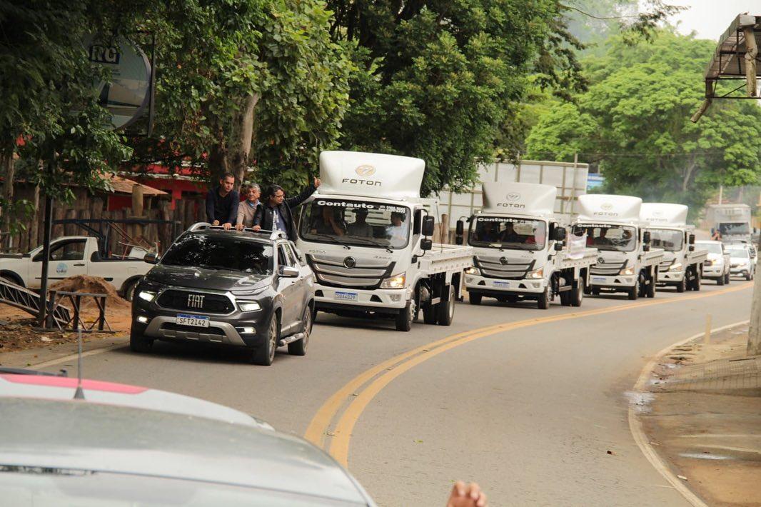 Prefeitura de São José do Calçado realiza carreata para celebrar a chegada novos veículos